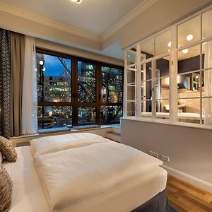 Grand Deluxe Zimmer mit Kingsize-Bett